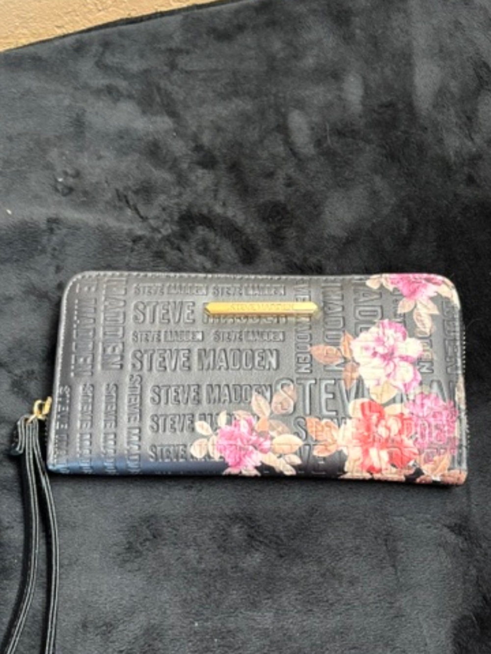 Steve Madden (NEW) Wristlet/wallet Clutch handbag- Black Floral